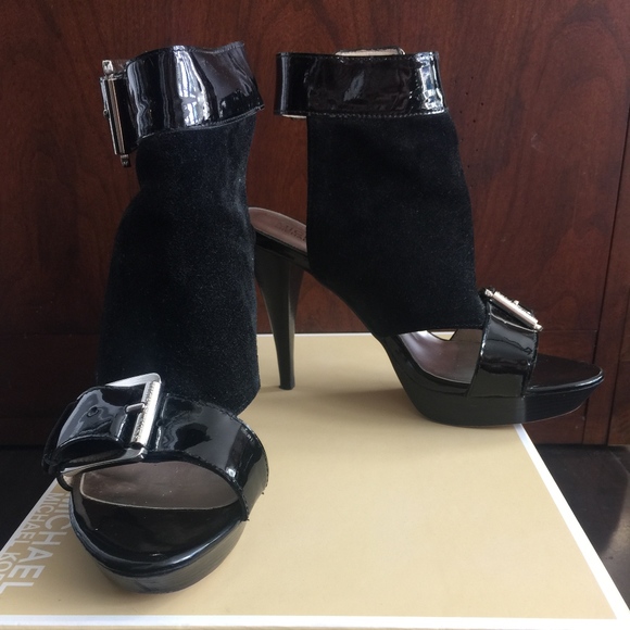 MICHAEL KORS Carson Ankle Platforms - Picture 1 of 5